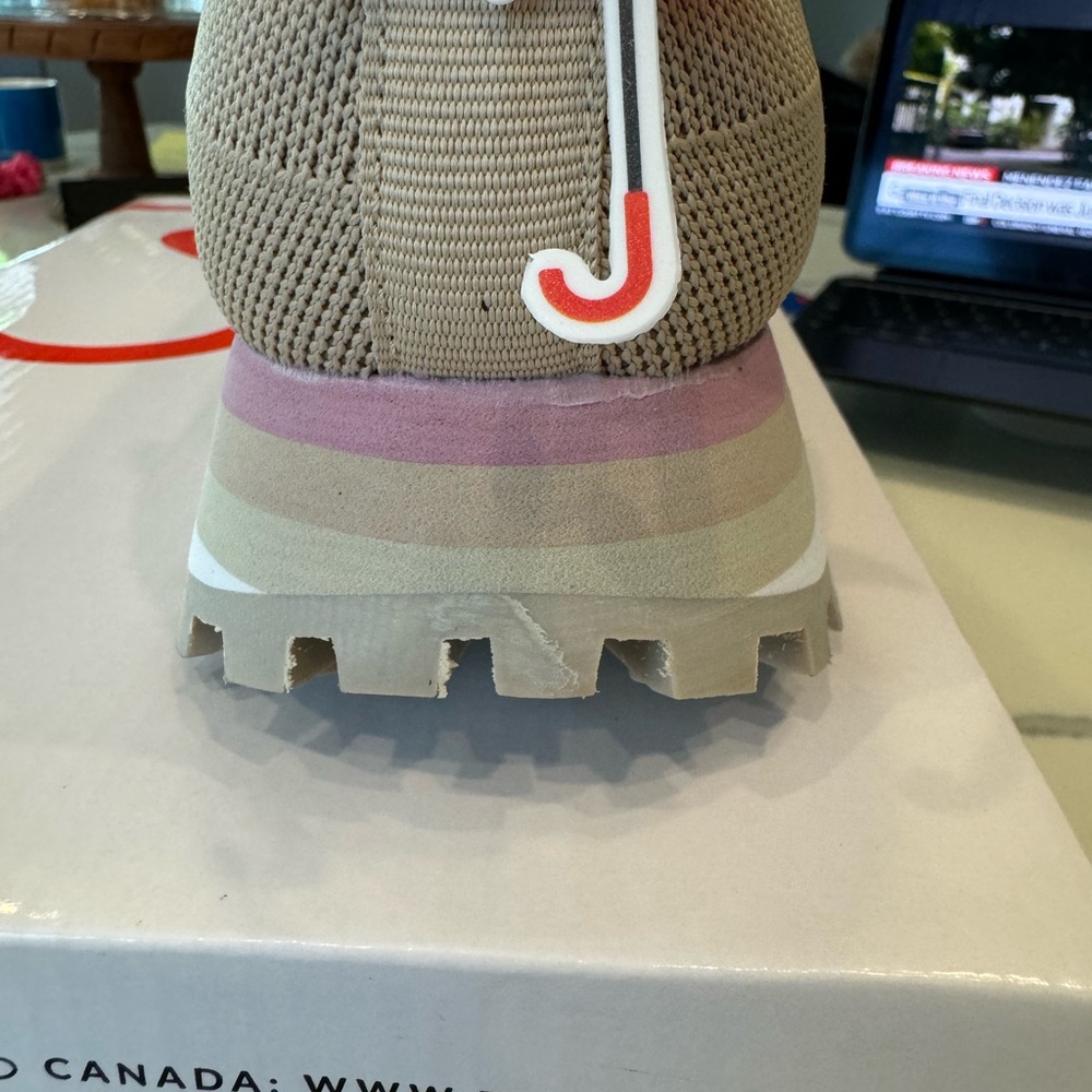 Blondo new in box slip on sneakers waterproof sand color - Picture 10 of 14